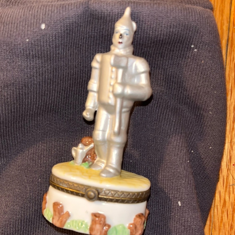 MGM GRAND WIZARD OF OZ PORCELAIN TRINKETS